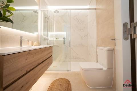T3+1 DUPLEX Totalmente Renovado com Dois Pátios e Excelentes Áreas