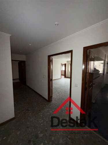 Apartamento T4 | Massamá | 154 m² | 6.º Andar com Elevador