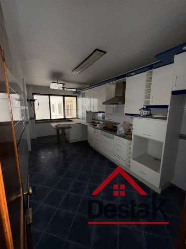 Apartamento T4 | Massamá | 154 m² | 6.º Andar com Elevador