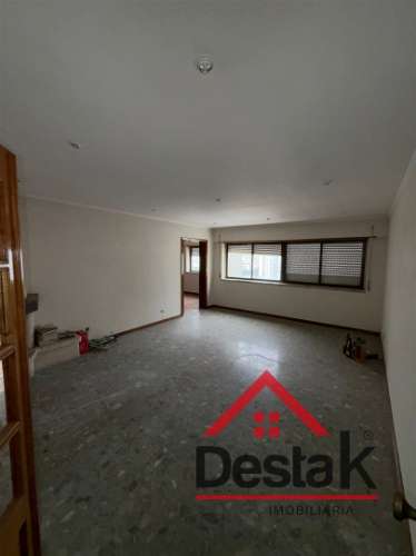 Apartamento T4 | Massamá | 154 m² | 6.º Andar com Elevador