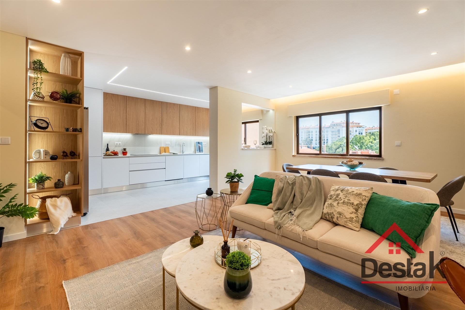 Apartamento T4 | Massamá | 154 m² | 6.º Andar com Elevador