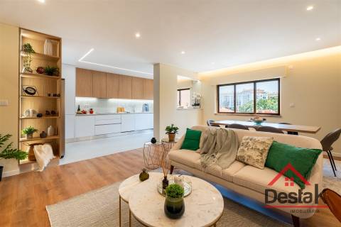 Apartamento T4 | Massamá | 154 m² | 6.º Andar com Elevador