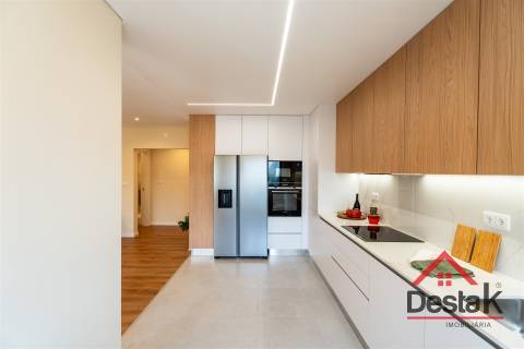 Apartamento T4 | Massamá | 154 m² | 6.º Andar com Elevador
