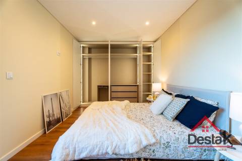 Apartamento T4 | Massamá | 154 m² | 6.º Andar com Elevador