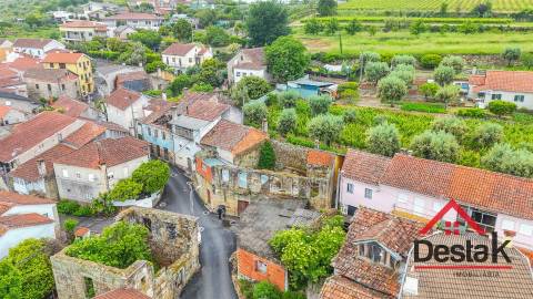 Moradia com Potencial para Dois Projetos Habitacionais em Silgueiros
