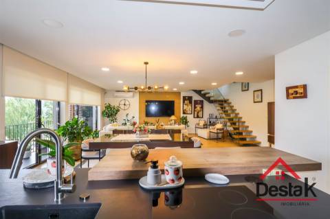 Apartamento T5 Duplex de Excelência na Avenida da Europa