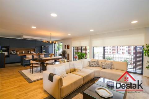 Apartamento T5 Duplex de Excelência na Avenida da Europa