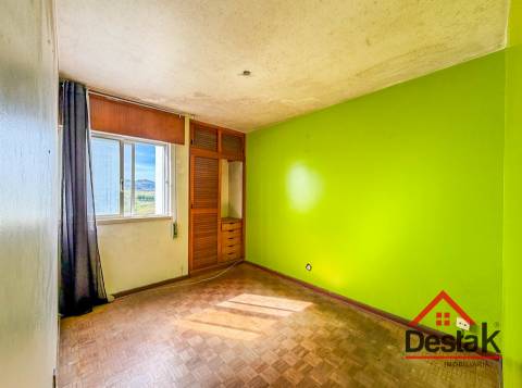 Apartamento T3 em Santo António dos Cavaleiros