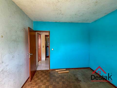 Apartamento T3 em Santo António dos Cavaleiros
