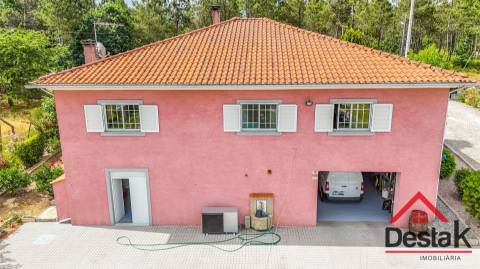 Moradia Isolada V3+1 com piscina em Viseu