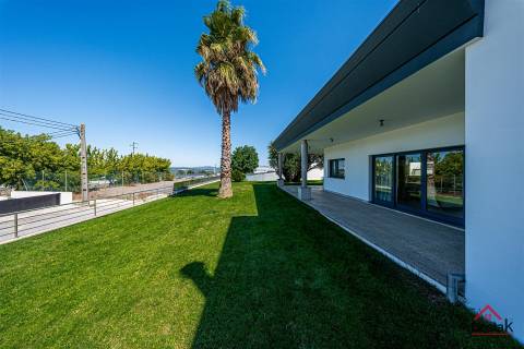 Moradia Isolada V6 com piscina em Viseu