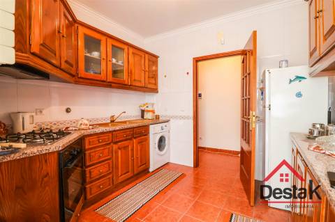 Apartamento T1 com Garagem e Ampla Varanda junto ao Hospital de Viseu