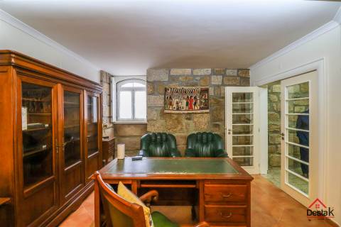 Magnífica Casa Senhorial com Séculos de História no Coração do Dão
