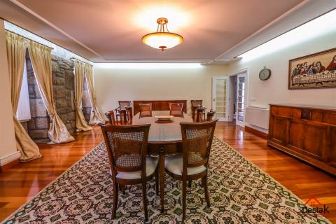 Magnífica Casa Senhorial com Séculos de História no Coração do Dão