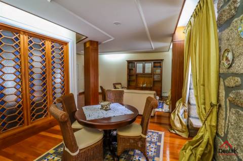 Magnífica Casa Senhorial com Séculos de História no Coração do Dão