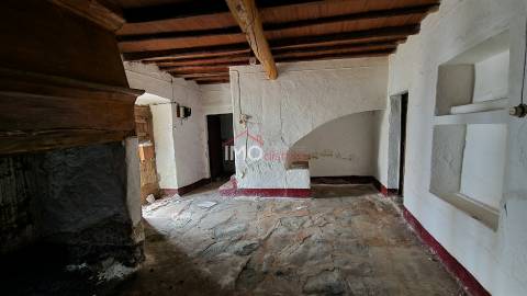 Moradia em Banda T3 Venda em Crato e Mártires, Flor da Rosa e Vale do Peso,Crato