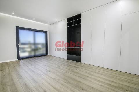 Apartamento T4 Venda em Repeses e São Salvador,Viseu