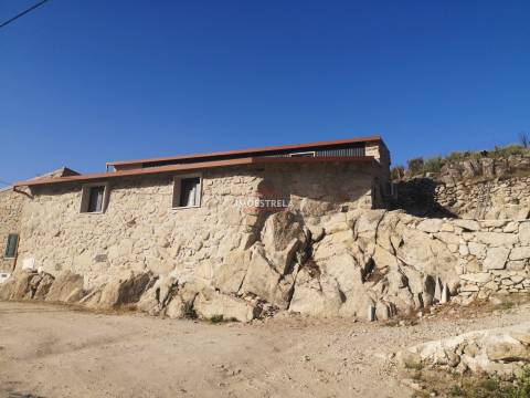 Terreno Para Construção T4 Venda em Santa Marinha e São Martinho,Seia