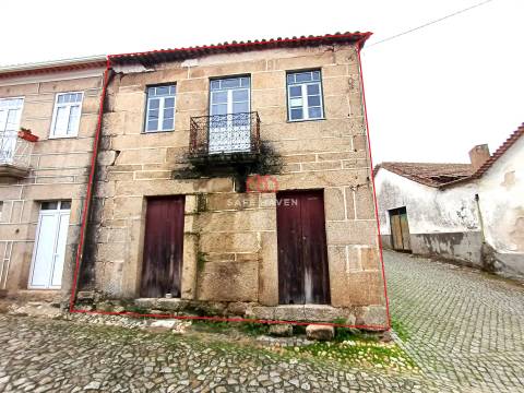 Moradia para Restaurar T4 Venda em Cunha Baixa,Mangualde