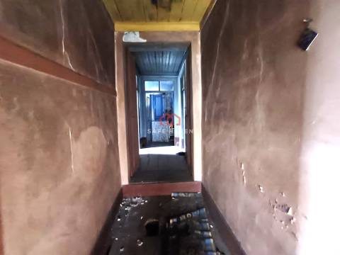 Moradia para Restaurar T4 Venda em Cunha Baixa,Mangualde