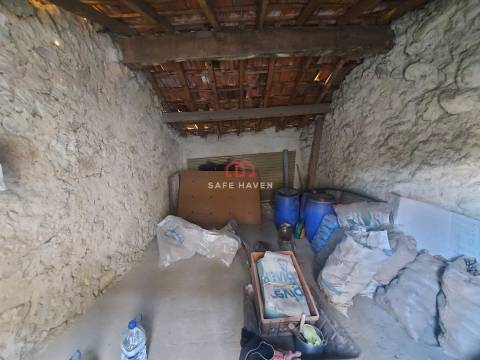 Armazém  Venda em Santiago de Cassurrães e Póvoa de Cervães,Mangualde