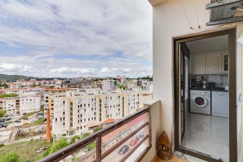 T2 com Vista Deslumbrante no Coração de Setúbal – 7º Andar com Elevador