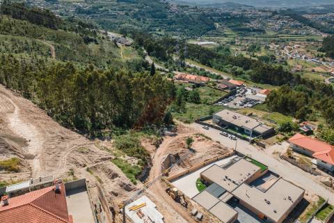 Terreno com Projeto Aprovado – Excelente Oportunidade !