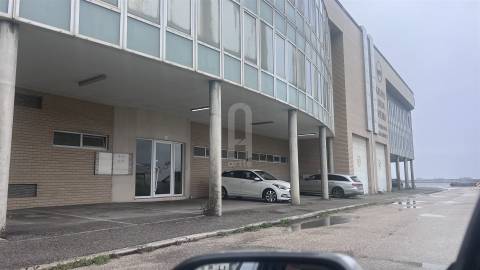 Venda 3 Armazens e 1 escritório na Gafanha da Nazaré