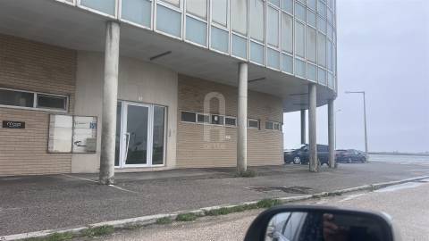Venda 3 Armazens e 1 escritório na Gafanha da Nazaré
