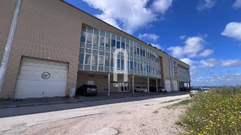 Venda 3 Armazens e 1 escritório na Gafanha da Nazaré