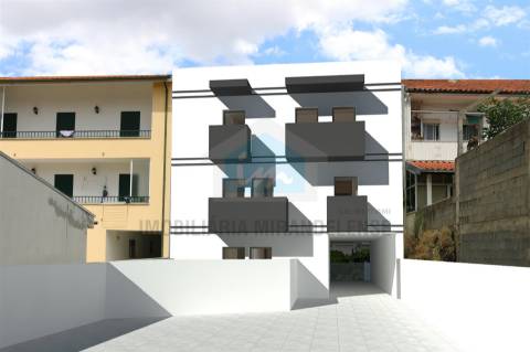 Lote de terreno para construção de um edifício com possibilidade de construção de 5 apartamentos