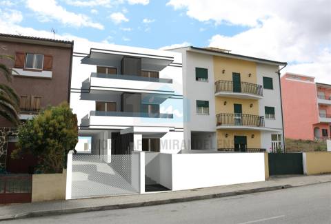 Lote de terreno para construção de um edifício com possibilidade de construção de 5 apartamentos