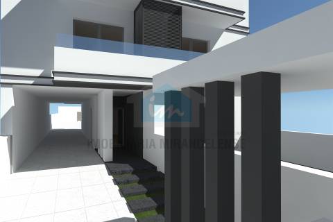 Lote de terreno para construção de um edifício com possibilidade de construção de 5 apartamentos