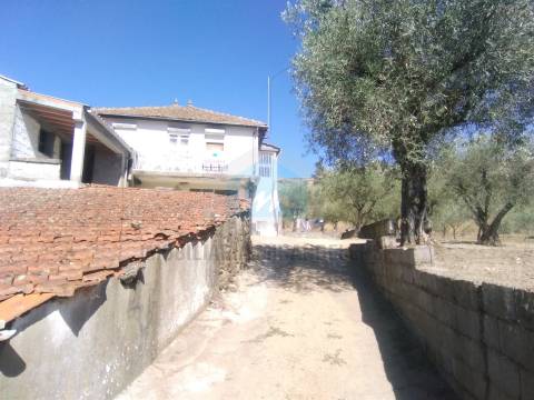 Moradia T3 Venda em Candoso e Carvalho de Egas,Vila Flor