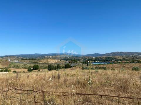 Terreno para venda com projeto de arquitetura aprovado em Carvalhais - Mirandela.