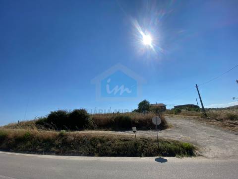 Terreno para venda com projeto de arquitetura aprovado em Carvalhais - Mirandela.