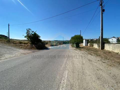 Terreno para venda com projeto de arquitetura aprovado em Carvalhais - Mirandela.