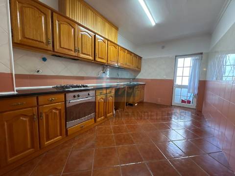 Apartamento T2 para venda com duas frentes e uma ótima localização