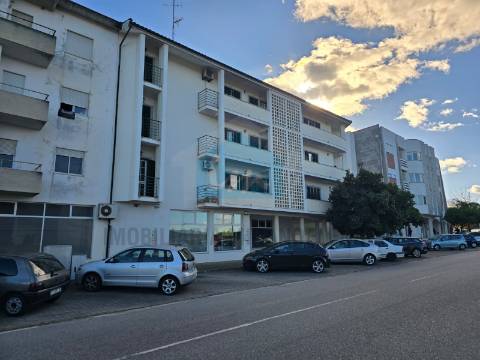 Apartamento T2 para venda com duas frentes e uma ótima localização