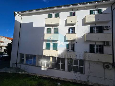 Apartamento T2 para venda com duas frentes e uma ótima localização