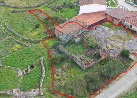 Moradia em ruínas para reconstrução em Vilares - Murça