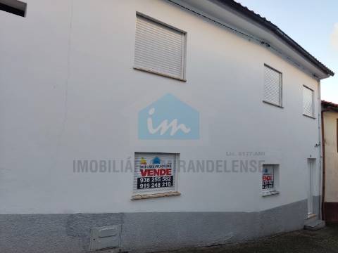Moradia com Espaço Comercial em Vila Flor
