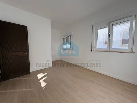 Moradia com Espaço Comercial em Vila Flor