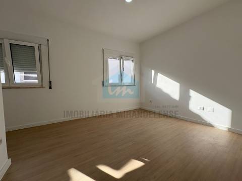 Moradia com Espaço Comercial em Vila Flor