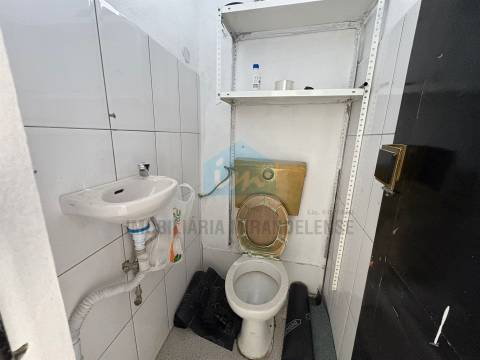 Moradia com Espaço Comercial em Vila Flor