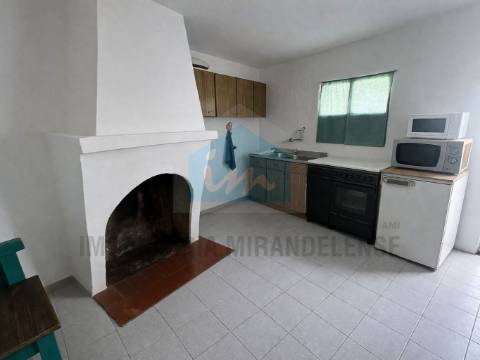 Moradia em Suçães com mais de 7,5 hectares de terrenos anexos