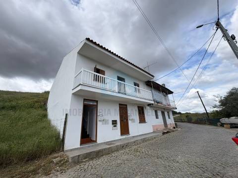 Imóvel remodelado composto por 2 apartamentos totalmente mobilados e equipados em Mirandela
