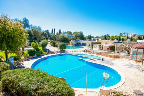 Para venda na Quinta do Paraíso, Carvoeiro, moradia com 2 quartos e jardim privado