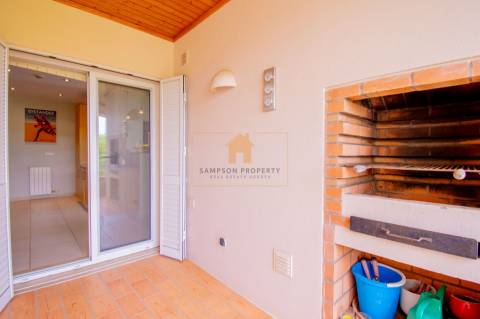 Para venda, apartamento de 2 quartos no 1.º andar em Vale da Pinta, Carvoeiro, Algarve