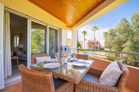 Para venda, apartamento de 2 quartos no 1.º andar em Vale da Pinta, Carvoeiro, Algarve